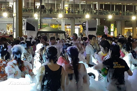 Người dân Thái Lan đón Tết Songkran. (Ảnh: Sơn Nam/Vietnam+)