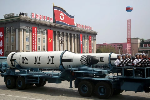 Loại tên lửa mới được Triều Tiên trình làng ở lễ diễu binh. (Nguồn: AP)