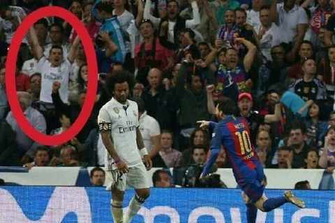 Cổ động viên mặc áo Real ăn mừng khi Messi ghi bàn. (Nguồn: ​Sky Sports)