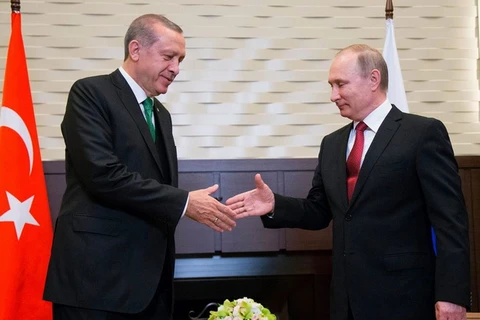 Tổng thống Nga Vladimir Putin (trái) và người đồng cấp Thổ Nhĩ Kỳ Tayip Erdogan. (Nguồn: Getty Images)