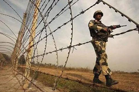 Binh sỹ Ấn Độ canh gác ở sát biên giới với Pakistan. (Nguồn: geo.tv)
