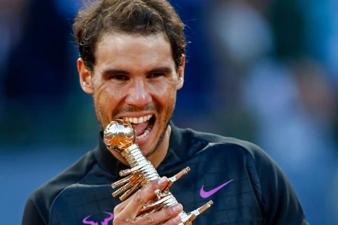Rafael Nadal lần thứ 3 liên tiếp được cắn cúp ở mùa giải năm nay. (Nguồn: AP)