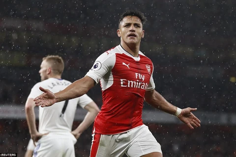 Sanchez tỏa sáng giúp Arsenal nuôi hy vọng tốp 4. (Nguồn: Reuters)