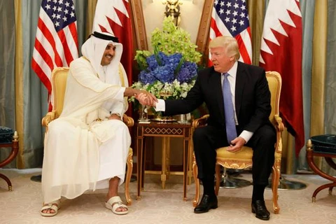 Quốc vương Qatar và Tổng thống Mỹ Donald Trump. (Nguồn: Reuters)