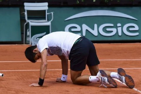 Djokovic bị ngã khi đang thi đấu. (Nguồn: ESPN)