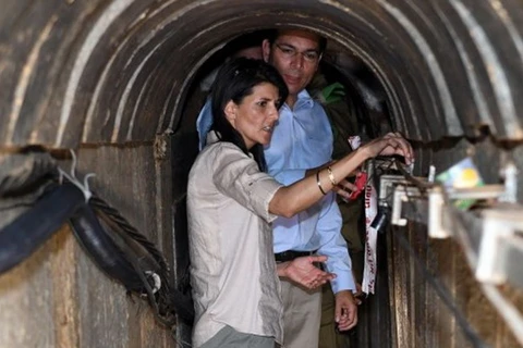 Đại sứ Mỹ tại Liên hợp quốc Nikki Haley tại đường hầm của Hamas hôm 8/6. (Nguồn: timesofisrael.com)