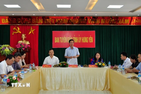 Đoàn kiểm tra của Ban Bí thư Trung ương Đảng làm việc tại Hưng Yên. (Ảnh: Ảnh: Đinh Tuấn/TTXVN)