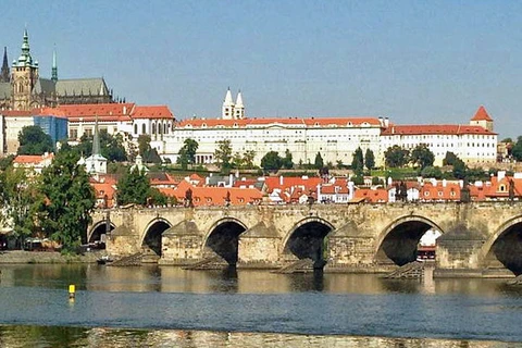 Cầu Karel, danh thắng nổi tiếng hàng đầu ở thủ đô Praha và là một trong những cây cầu đẹp nhất thế giới. (Nguồn: novinky.cz)