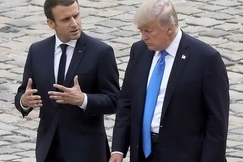 Tổng thống Pháp Macron trong cuộc gặp người đồng cấp Mỹ Trump. (Nguồn: skynews)