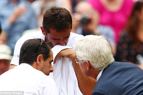 Cilic đã bật khóc và phải nhận sự chăm sóc của nhân viên y tế. (Nguồn: Getty Images)