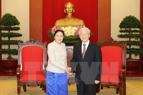 Tổng Bí thư Nguyễn Phú Trọng tiếp Chủ tịch Quốc hội Lào Pany Yathotou. (Ảnh: Trí Dũng/TTXVN)