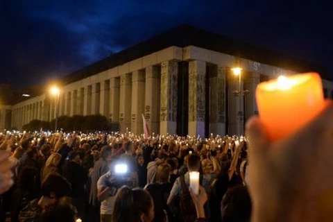 Hàng nghìn người tập trung biểu tình ở Warsaw. (Nguồn: EPA)