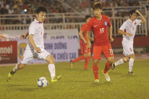 Xuân Trường và đồng đội đã thi đấu rất nỗ lực trước các cầu thủ Hàn Quốc.