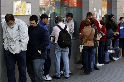 Những người chờ xin việc ở khu vực Eurozone. (Nguồn: CBC.ca)