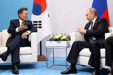 Tổng thống Moon Jae-in và người đồng cấp Vladimir Putin của Nga. (Nguồn: theinvestor.co.kr)
