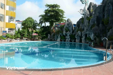 Bể bơi khách sạn Mường Thanh (Điện Biên), nơi xảy ra vụ việc khiến cháu Nguyễn Minh Nhật tử vong. (Ảnh: Hải An/TTXVN)