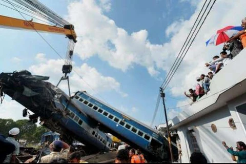 Hiện trường vụ tai nạn đường sắt ở Ấn Độ. (Nguồn: dnaindia.com)