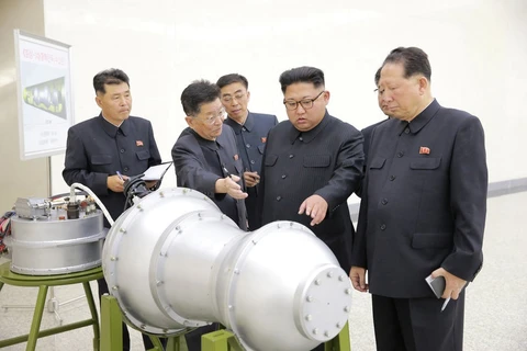 Nhà lãnh đạo Triều Tiên Kim Jong-un kiểm tra quả bom H tại một địa điểm bí mật ngày 3/9. (Nguồn: kelo.com)