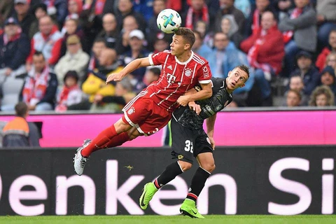 Kimmich (áo đỏ) đã tỏa sáng trong chiến thắng của Bayern. 