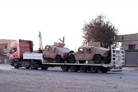 Mỹ cung cấp vũ khí hạng nặng và xe bọc thép cho lực lượng SDF . (Nguồn: yenisafak.com)
