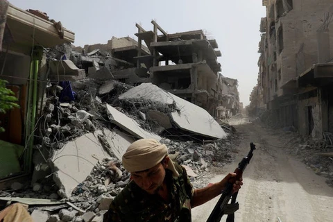 Một tay súng của SDF tại Raqqa. (Nguồn: AFP)