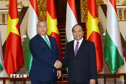 Thủ tướng Nguyễn Xuân Phúc và Thủ tướng Hungary Orbán Viktor. (Ảnh: Thống Nhất/TTXVN)