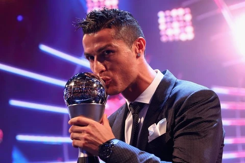 Ronaldo trên bục vinh danh. (Nguồn: Getty Images)