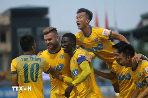 FLC Thanh Hóa trở lại ngôi đầu V-League 2017. (Ảnh: Thanh Tùng/TTXVN)