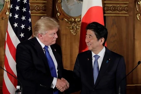 Tổng thống Mỹ Trump và Thủ tướng Nhật Bản Shinzo Abe. (Nguồn: Al Jazeera)