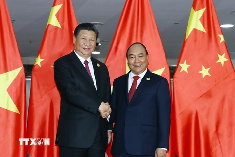 Thủ tướng Nguyễn Xuân Phúc hội kiến Tổng Bí thư, Chủ tịch Trung Quốc Tập Cận Bình. (Ảnh: TTXVN)
