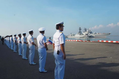 Hải quân Thái Lan đón tàu Nga. (Nguồn: benarnews.org)
