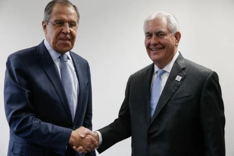 Ngoại trưởng Nga Sergei Lavrov và đồng cấp Mỹ Rex Tillerson. (Nguồn: azernews.az)