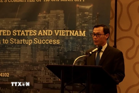 Ông Lương Thanh Nghị, Phó Chủ nhiệm Uỷ ban về người Việt Nam ở nước ngoài phát biểu khai mạc diễn đàn. (Ảnh: Hoàng Anh Tuấn/TTXVN)