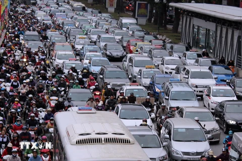 Cảnh ùn tắc giao thông ở Hà Nội. (Ảnh: Huy Hùng/TTXVN)