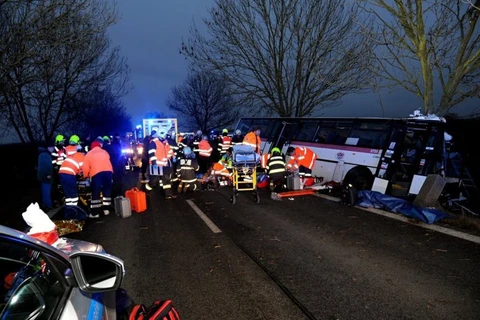 Hiện trường vụ tai nạn tại Séc. (Nguồn: metro.co.uk)