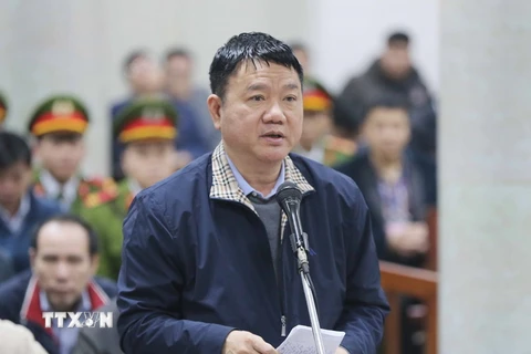 Bị cáo Đinh La Thăng nói lời nói sau cùng trước phiên nghị án. (Ảnh: TTXVN)