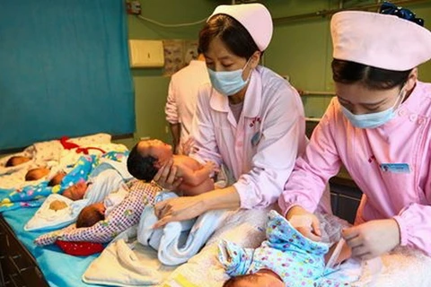 Tỷ lệ sinh ở Trung Quốc giảm. (Nguồn: caixinglobal.com)