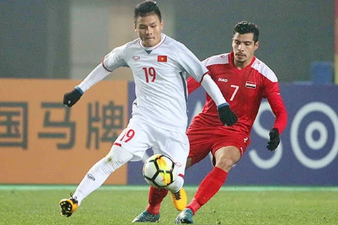 Quang Hải đi bóng trong trận gặp U23 Syria.