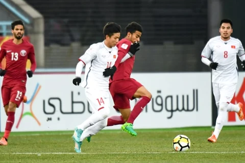 Lối chơi của U23 Qatar (áo đỏ) gặp khó trước U23 Việt Nam. (Nguồn: AFC)