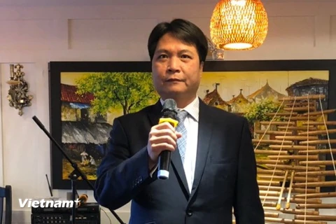 Đại sứ Nguyễn Việt Dũng phát biểu chúc mừng năm mới. (Ảnh: Khánh Linh/Vietnam+)