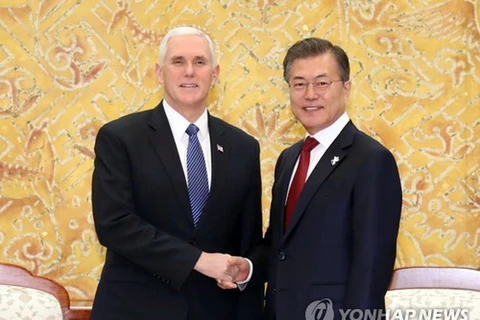 Phó Tổng thống Mỹ Mike Pence và Tổng thống Hàn Quốc Moon Jae-in. (Nguồn: Yonhap)