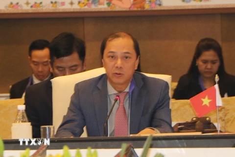 Thứ trưởng Ngoại giao Nguyễn Quốc Dũng phát biểu tại cuộc họp. (Ảnh: Huy Bình/TTXVN)