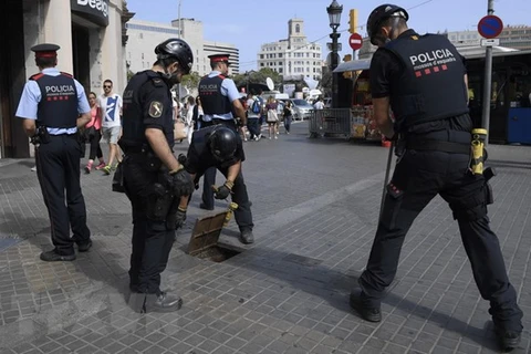 Cảnh sát Tây Ban Nha tăng cường an ninh tại Barcelona. (Nguồn: AFP/TTXVN)