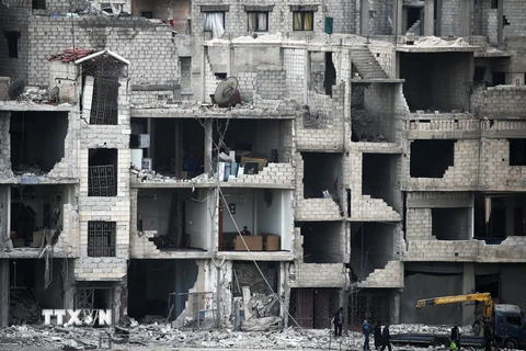 Cảnh đổ nát do xung đột tại Đông Ghouta, Syria ngày 25/2. (Nguồn: AFP/TTXVN)