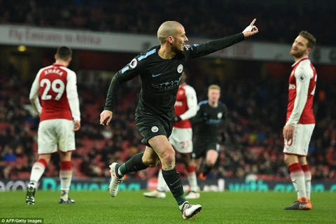 Silva lập công giúp Man City vùi dập Arsenal.