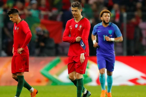 Ronaldo buồn bã khi đội bóng của anh bị thua thảm. (Nguồn: Reuters)