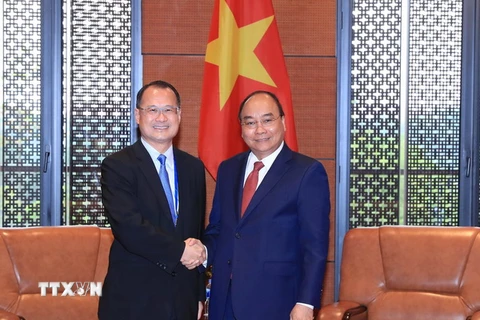 Thủ tướng Nguyễn Xuân Phúc tiếp ông Jonathan Choi, Chủ tịch Tập đoàn Sunwah (Hong Kong, Trung Quốc). (Ảnh: TTXVN)