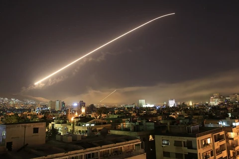 Hình ảnh Mỹ bắn tên lửa vào Syria. (Nguồn: AP)