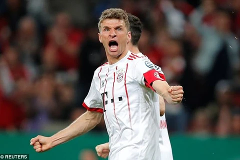 Mueller lập hat-trick vào lưới Leverkusen. (Nguồn: Reuters)
