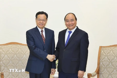 Thủ tướng Nguyễn Xuân Phúc tiếp đồng chí Trần Vũ, Chủ tịch Khu tự trị dân tộc Choang Quảng Tây, Trung Quốc đang có chuyến thăm và làm việc tại Việt Nam. (Ảnh: Thống Nhất/TTXVN)